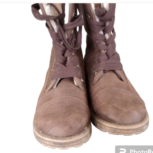 Roxy Boots - Picture 6 of 8